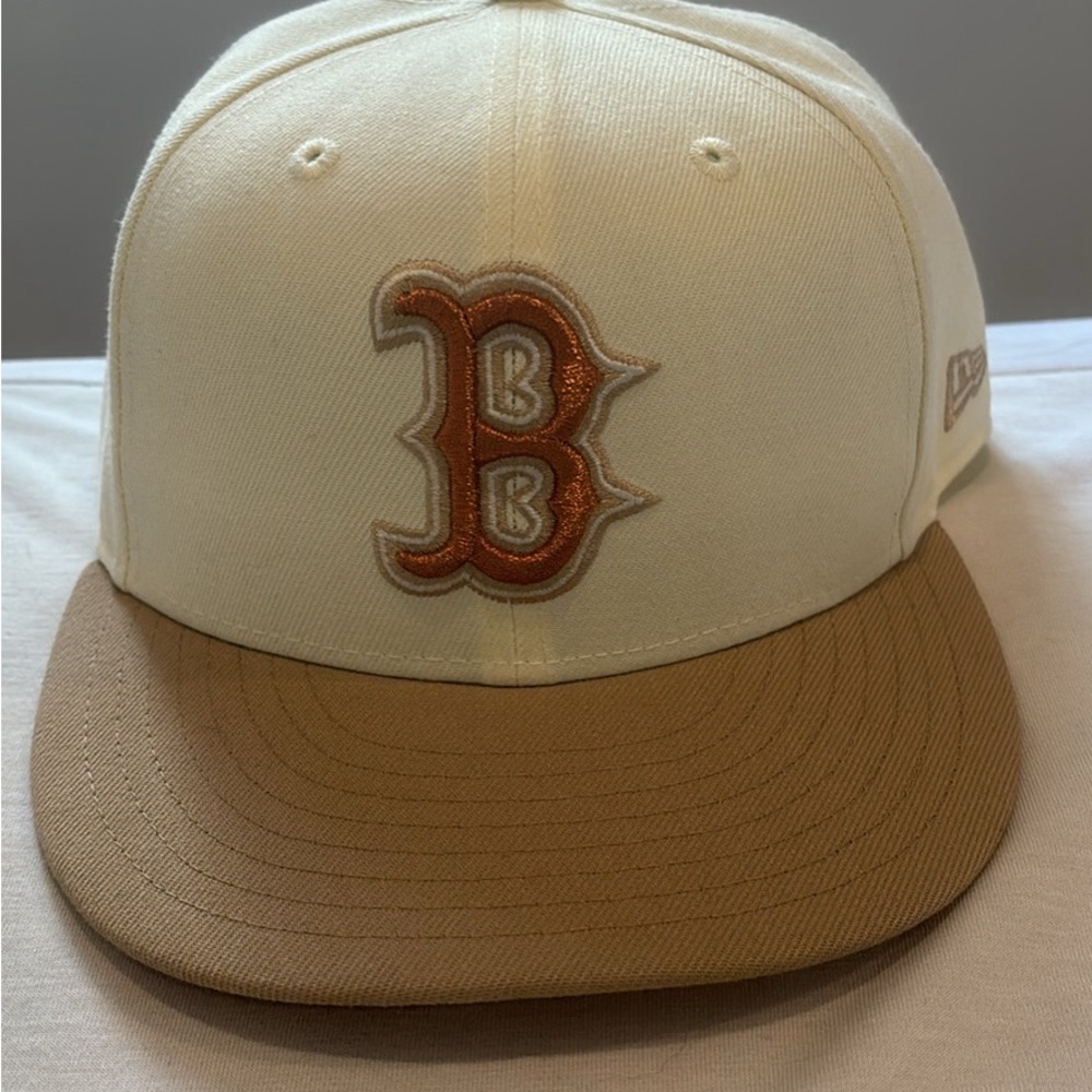 New Era Men’s Boston Red Sox Fitted Hat *BRAND NEW*